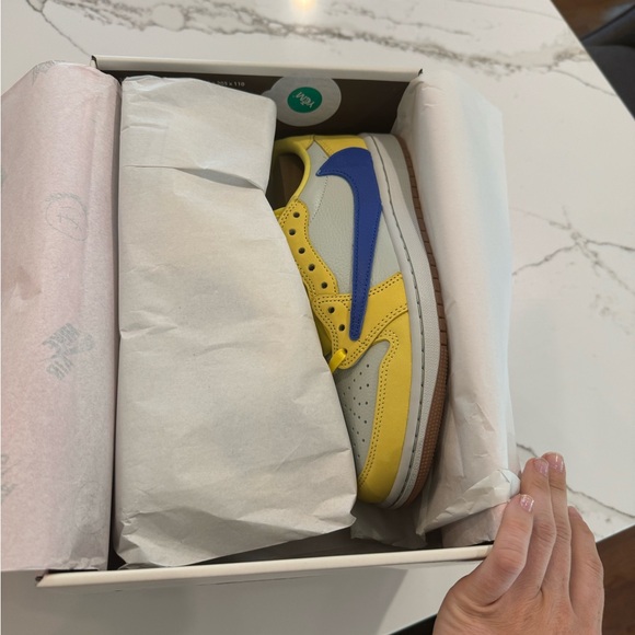 Travis Scott Canary - Picture 4 of 4